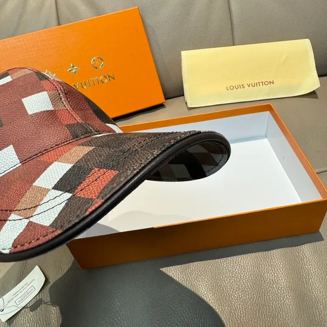 Louis Vuitton পিক্সেল চেকারবোর্ড বাদামী বহুবর্ণীয় বেসবল ক্যাপ 7
