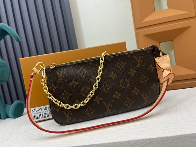 Louis Vuitton Pochette Metis Marron Doré Monogram Coated Canvas Chain-and-Leather Strap Underarm Bag 2
