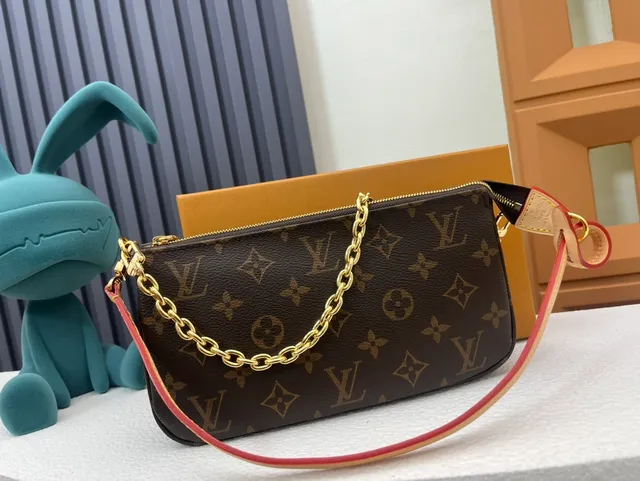 Louis Vuitton Pochette Metis Marron Doré Monogram Coated Canvas Chain-and-Leather Strap Underarm Bag 3