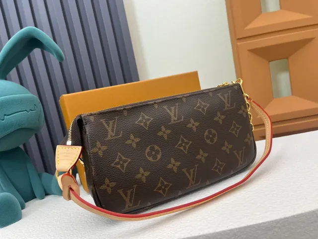 Louis Vuitton Pochette Metis Marron Doré Monogram Coated Canvas Chain-and-Leather Strap Underarm Bag 5