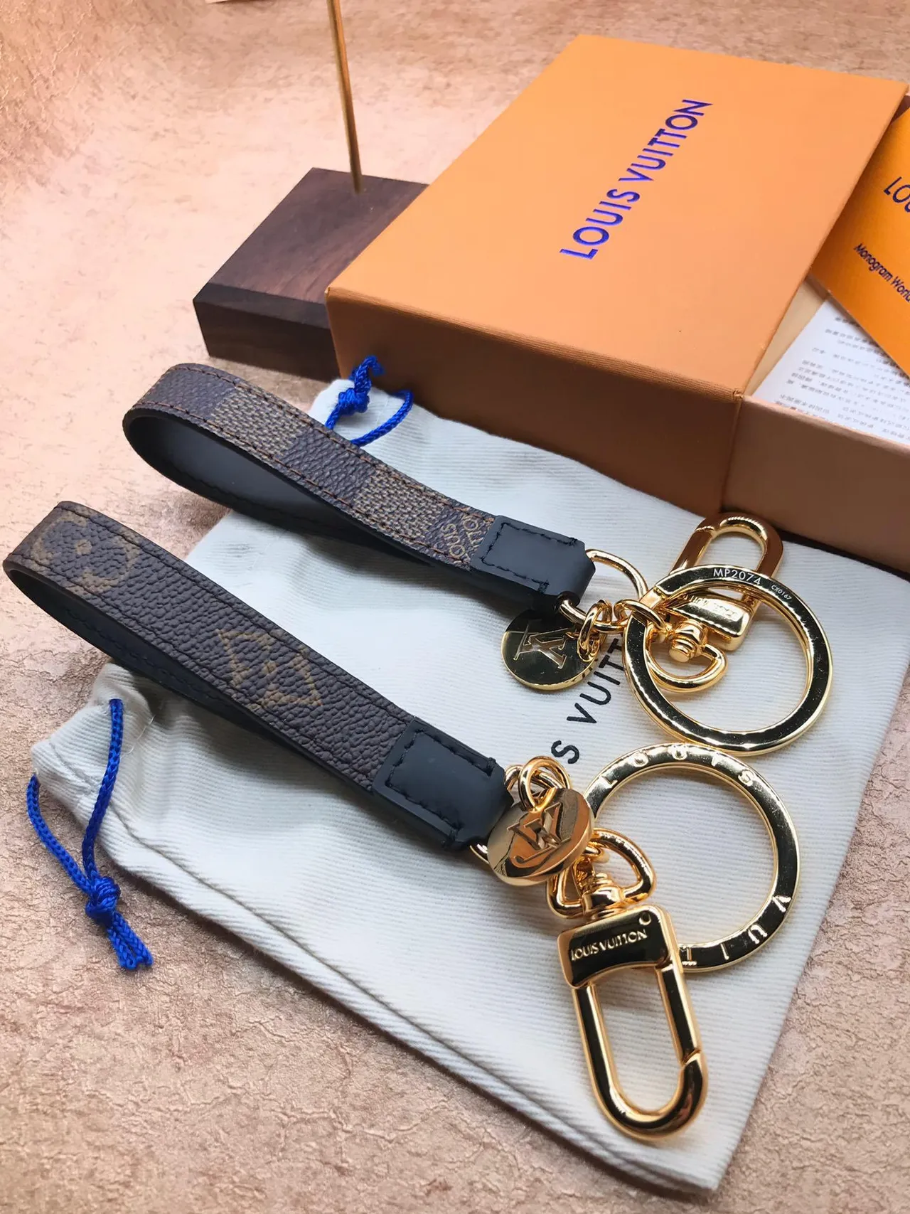 Louis Vuitton Porte-Clefs بني أسود نمط حزام مونوغرام قماش يد 3