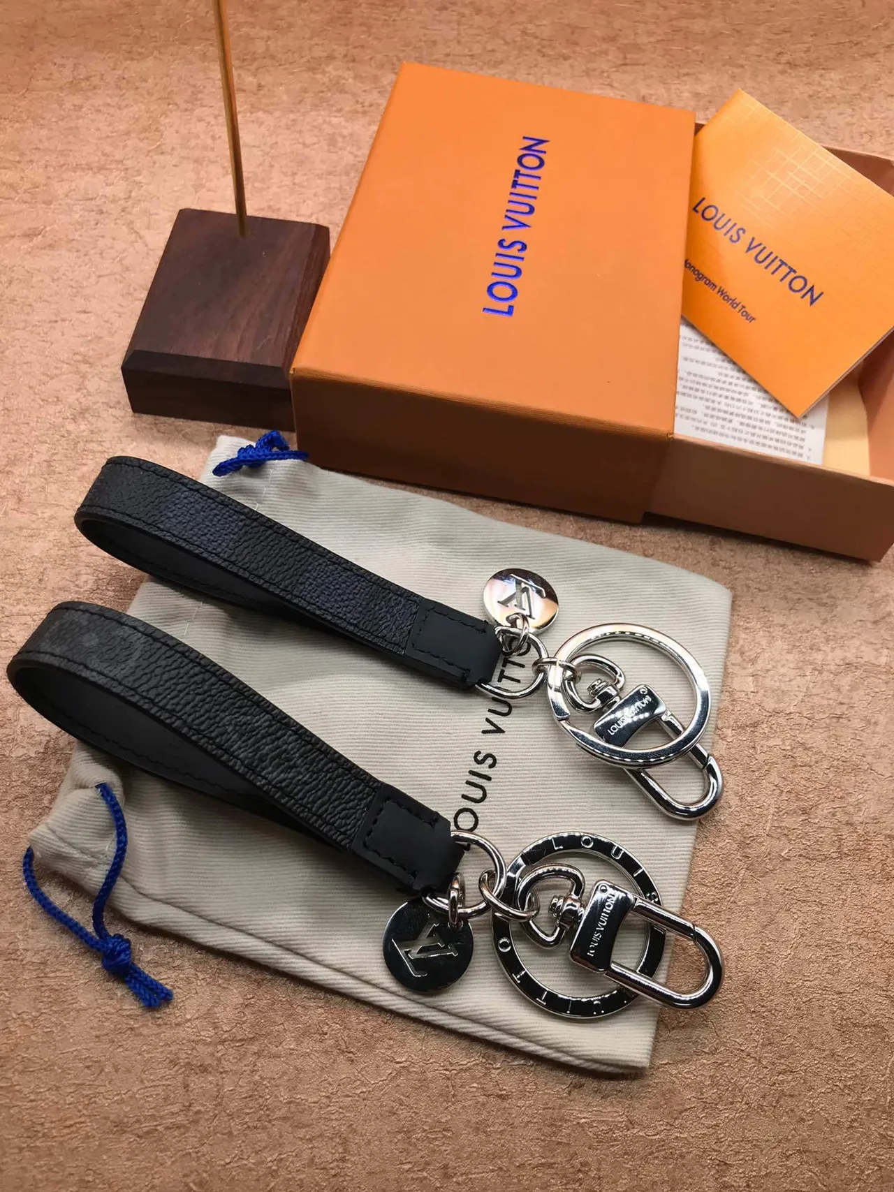 Louis Vuitton Porte-Clefs بني أسود نمط حزام مونوغرام قماش يد 5