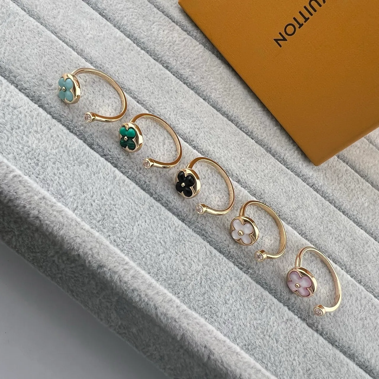 Louis Vuitton Quatre Fleurs Multicolor Stone Floral Bracelet 3