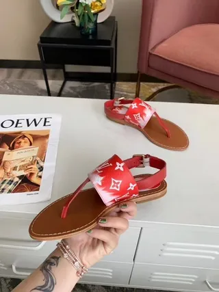 Louis Vuitton Sandales Casuales de Cheville Ajustables avec Sangle Imprimée en Monogramme et Boucle Rouge Marron 3
