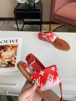 Louis Vuitton Sandales Casuales de Cheville Ajustables avec Sangle Imprimée en Monogramme et Boucle Rouge Marron 4