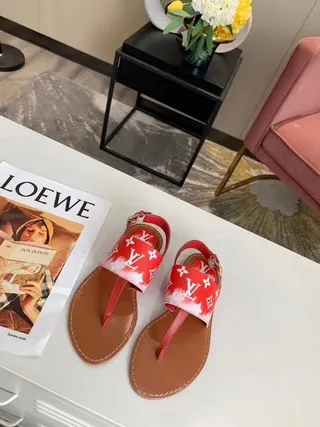 Louis Vuitton Sandales Casuales de Cheville Ajustables avec Sangle Imprimée en Monogramme et Boucle Rouge Marron 5