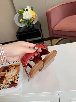 Louis Vuitton Sandales Casuales de Cheville Ajustables avec Sangle Imprimée en Monogramme et Boucle Rouge Marron 6