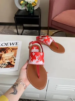 Louis Vuitton Sandales Casuales de Cheville Ajustables avec Sangle Imprimée en Monogramme et Boucle Rouge Marron 8