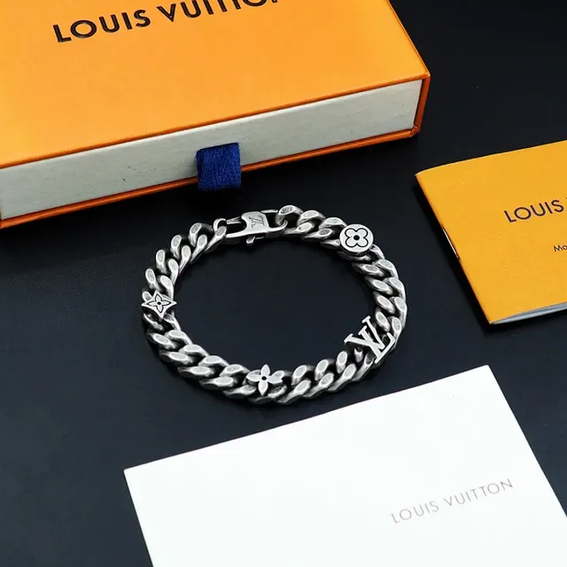 Louis Vuitton Silver Antiqued Curb-Link Chain Bracelet 9