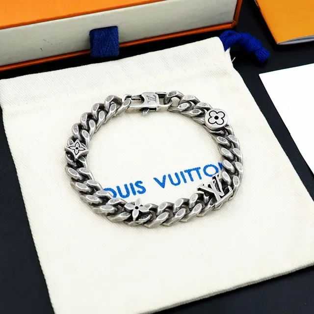 Louis Vuitton Silver Antiqued Curb-Link Chain Bracelet 10