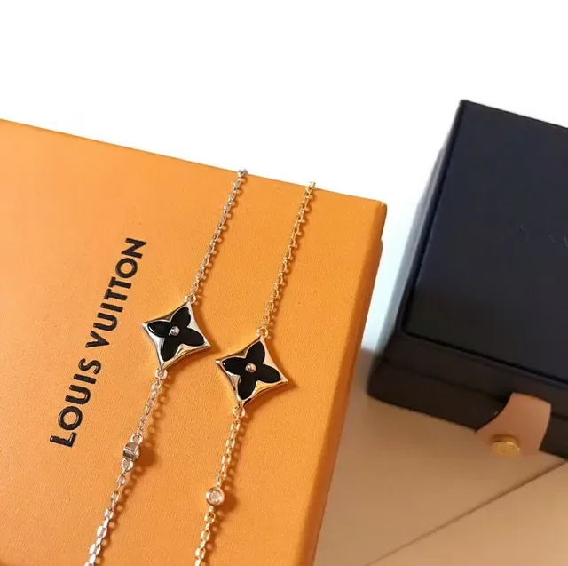 Louis Vuitton Silver White Chain Quatrefoil Pendant Bracelet 7