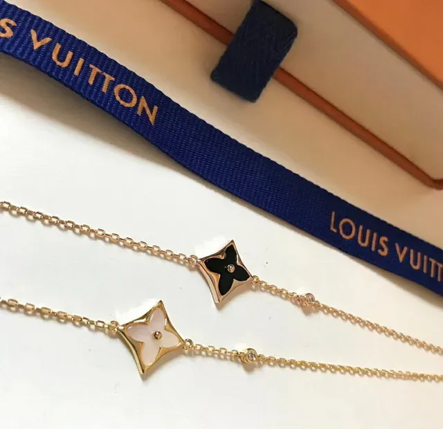 Louis Vuitton Silver White Chain Quatrefoil Pendant Bracelet 14