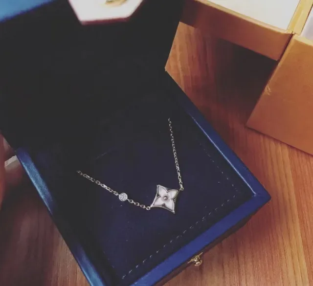 Louis Vuitton Silver White Chain Quatrefoil Pendant Bracelet 21