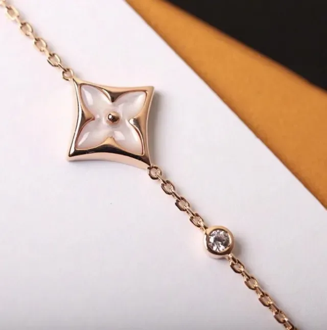 Louis Vuitton Silver White Chain Quatrefoil Pendant Bracelet 22