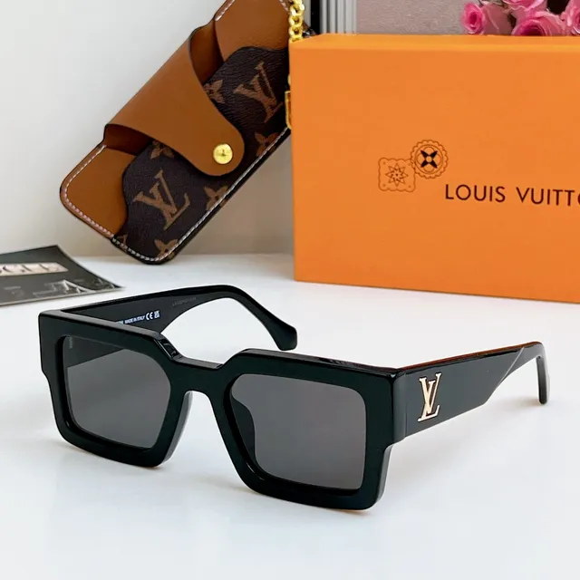 Louis Vuitton Square Frame Black Sunglasses 4