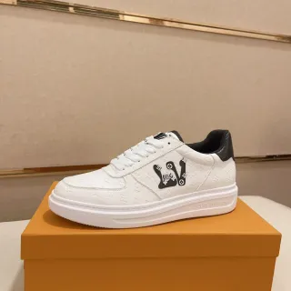 Louis Vuitton zapatillas lifestyle blancas y negras con monograma embossado de cuero low-top silueta