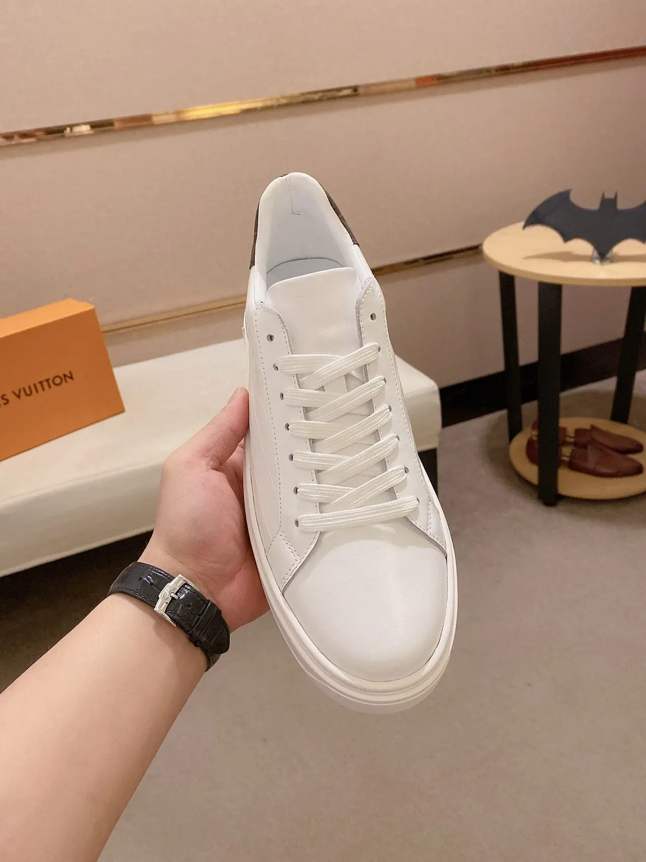 Louis Vuitton Sneakers Lifestyle Blanc et Marron en Cuir Embossé Croc avec Semelle de Plateforme 7