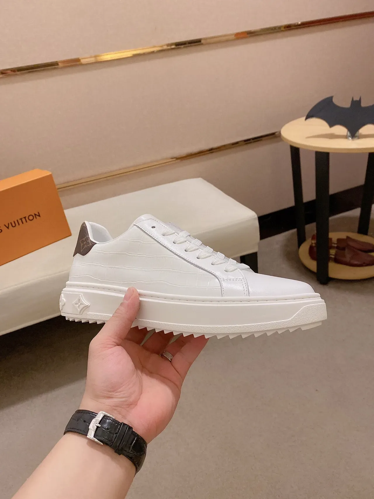 Louis Vuitton Sneakers Lifestyle Blanc et Marron en Cuir Embossé Croc avec Semelle de Plateforme 8
