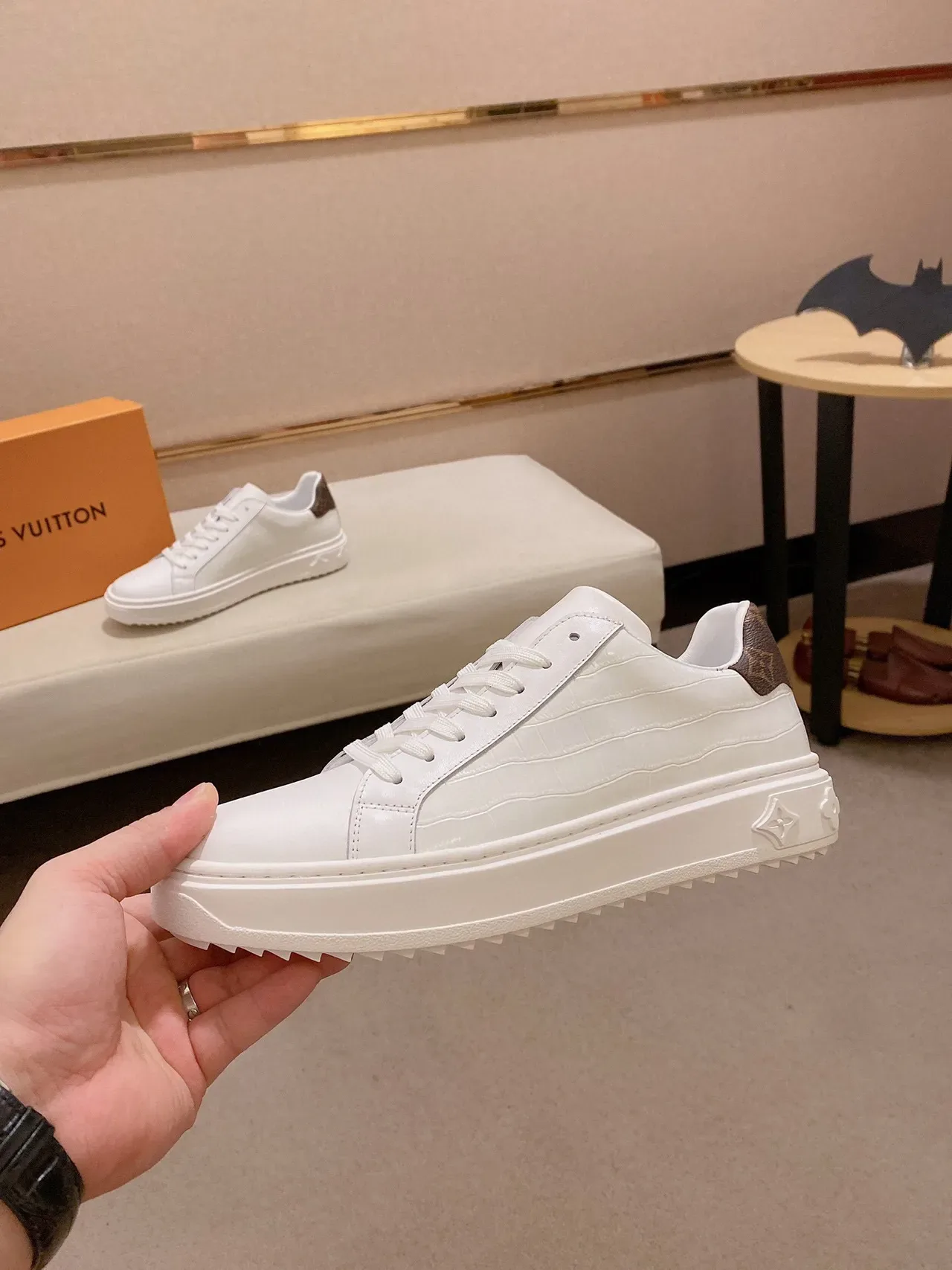 Louis Vuitton Sneakers Lifestyle Blanc et Marron en Cuir Embossé Croc avec Semelle de Plateforme 9