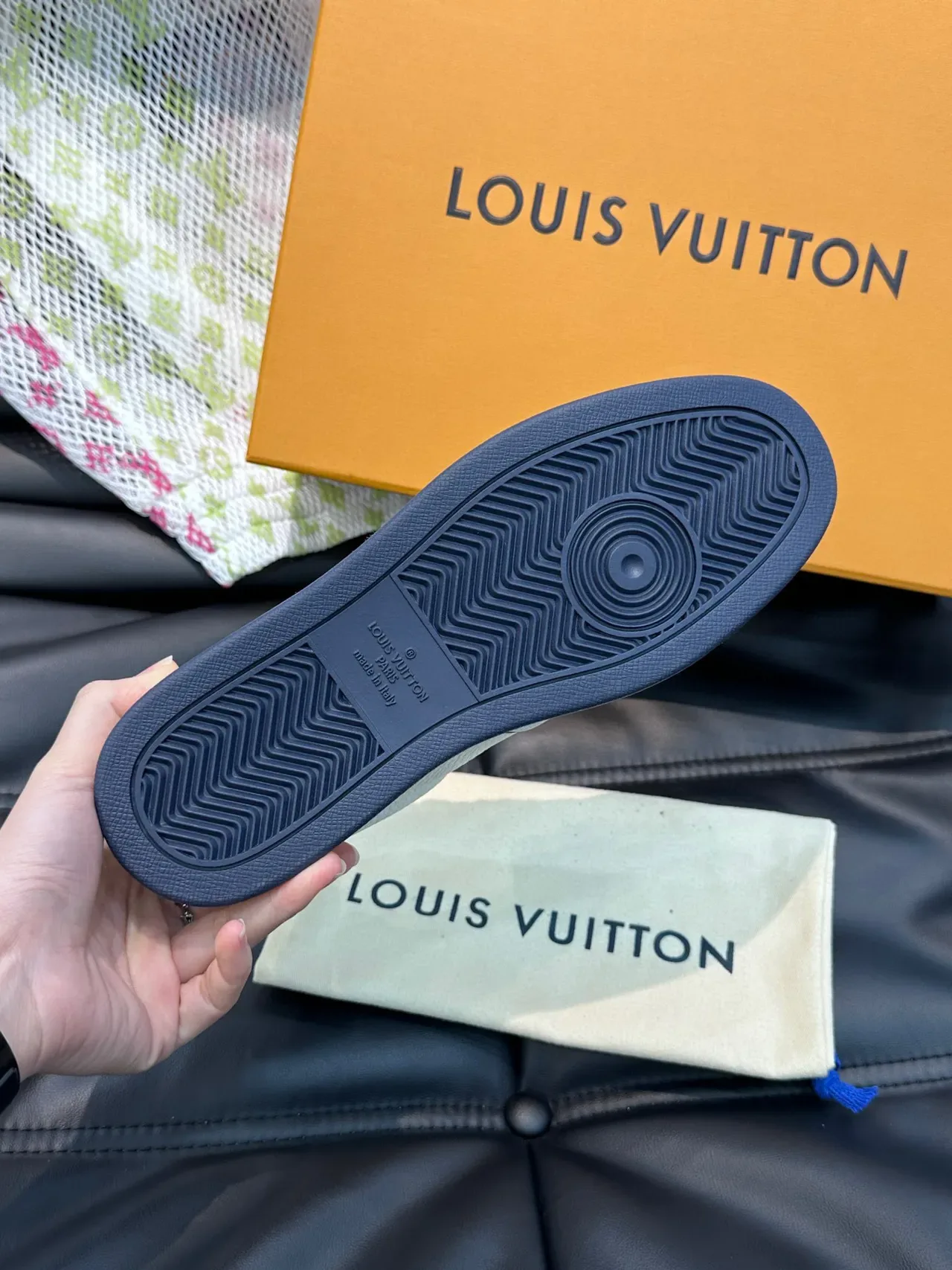 Louis Vuitton Sneakers Lifestyle Blanc Navy Cuir Granulé Tubing de Contraste 2