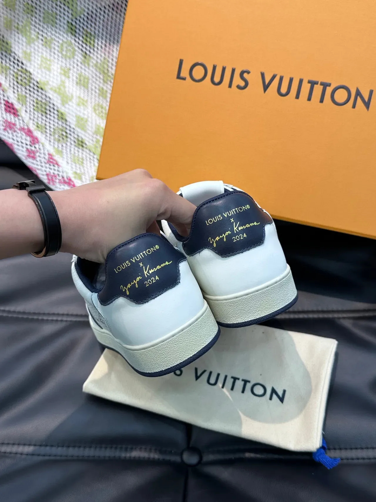 Louis Vuitton Sneakers Lifestyle Blanc Navy Cuir Granulé Tubing de Contraste 4