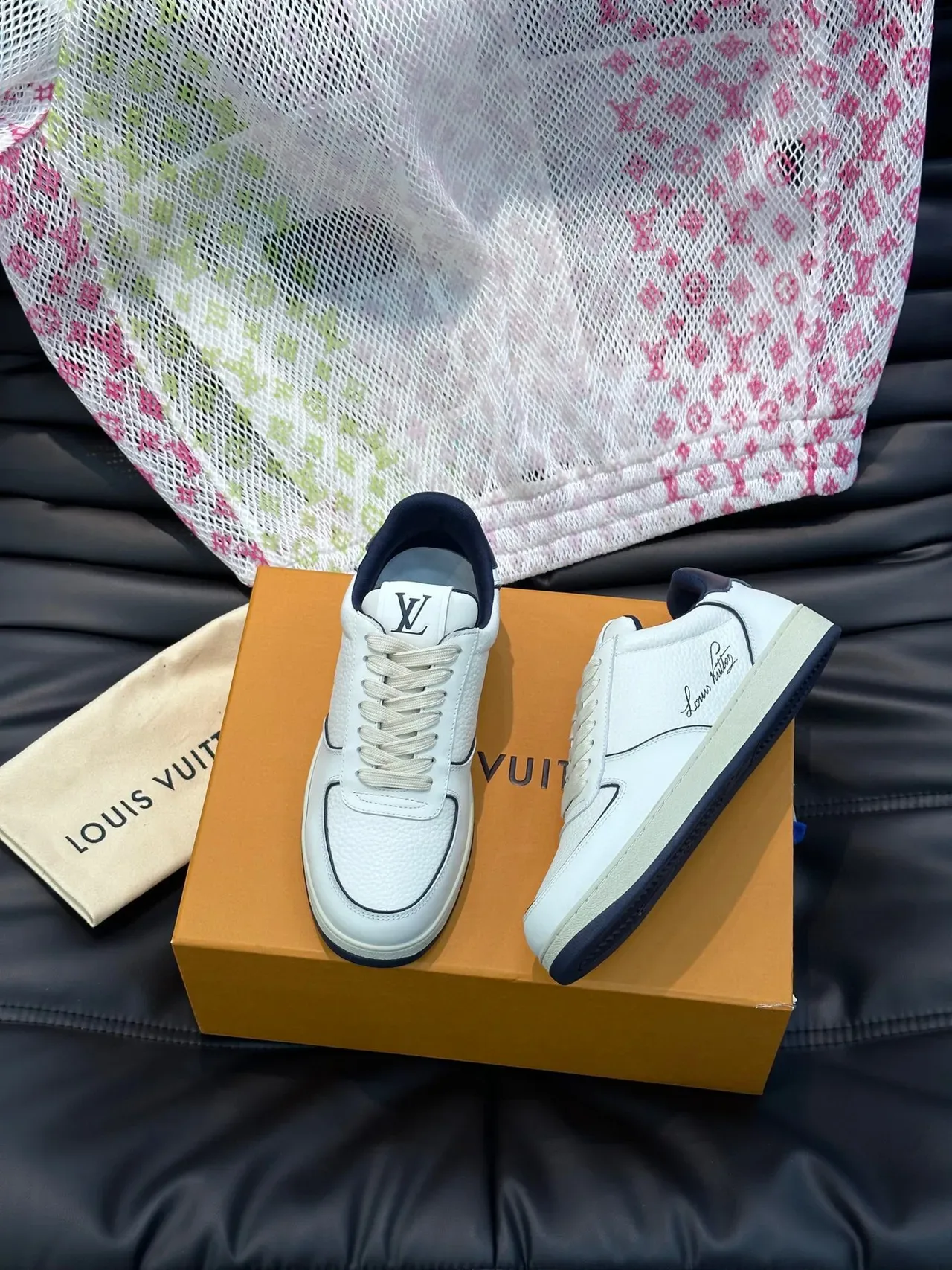 Louis Vuitton Sneakers Lifestyle Blanc Navy Cuir Granulé Tubing de Contraste 9