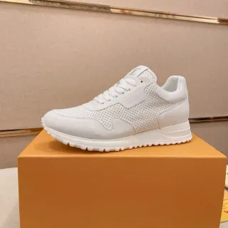 Louis Vuitton branco perfurado couro limpo monocromático estilo de vida tênis