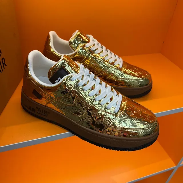 Louis Vuitton x Nike Air Force 1 Sneakers Dorées Métalliques Monogramme Lifestyle 8