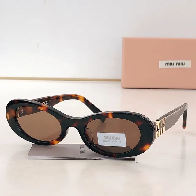 Miu Miu preto cinza oval silhueta brilhante acetato óculos de sol 4