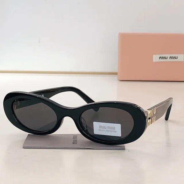 Miu Miu preto cinza oval silhueta brilhante acetato óculos de sol 9