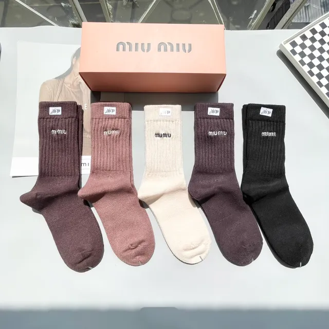 Miu Miu جوارب كرو مطرزة بشعار 2