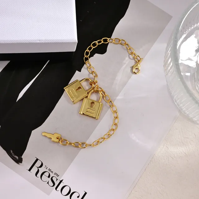 Miu Miu Bracelet à Charme avec Double Cadenas Doré 3