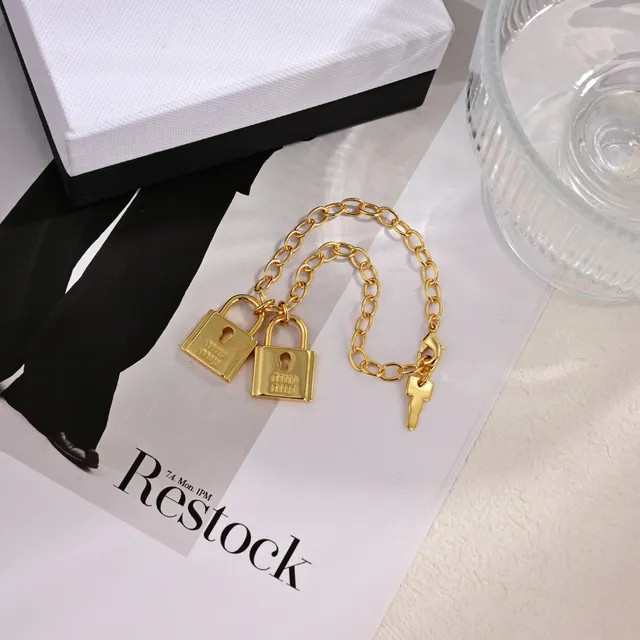 Miu Miu Bracelet à Charme avec Double Cadenas Doré 4