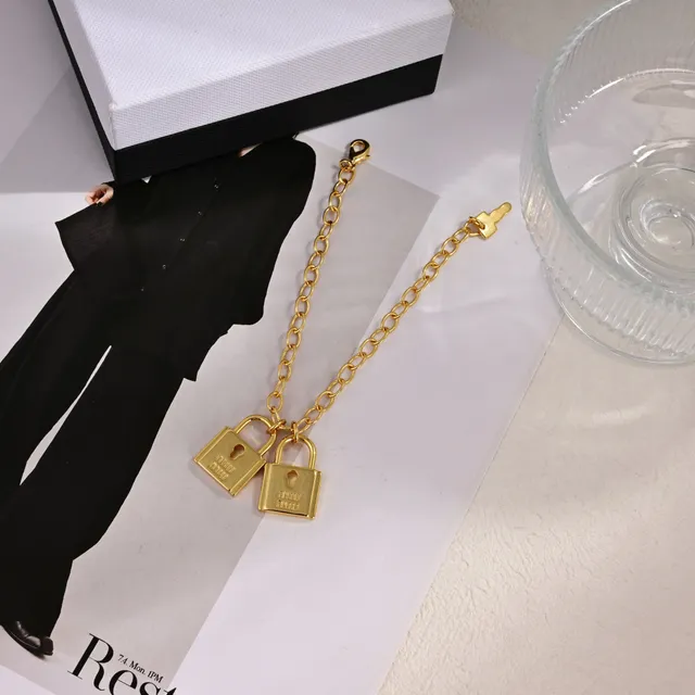 Miu Miu Bracelet à Charme avec Double Cadenas Doré 6