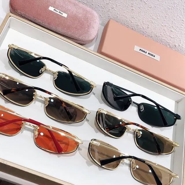 Miu Miu نظارات شمسية مستطيلة بدون إطار سوداء معدنية 4