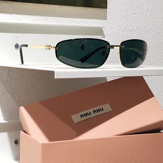 Miu Miu نظارات شمسية مستطيلة بدون إطار سوداء معدنية 8