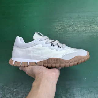 Miu Miu Wander Off-White y Beige zapatillas lifestyle