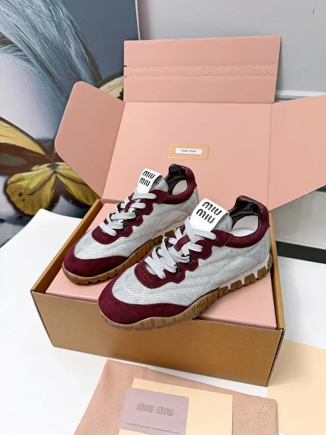Miu Miu Wander Cinza Prateado e Borgonha Tênis Lifestyle 5