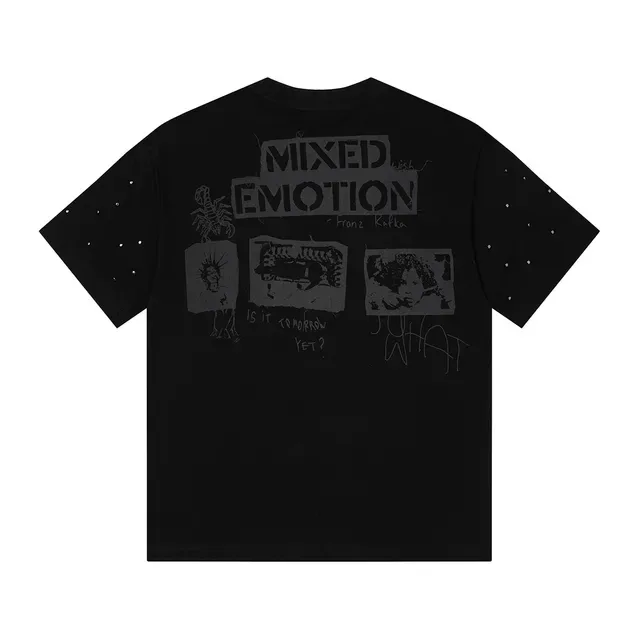تي شيرت Mixed Emotion أسود رمادي بطباعة جرافيك وأكمام مرصعة 4