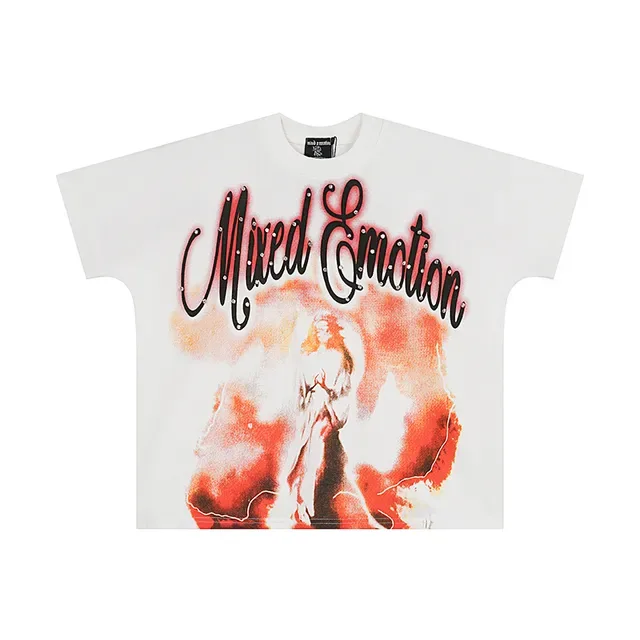 Camiseta Mixed Emotion blanca y roja corte oversize estampado gráfico frontal 2