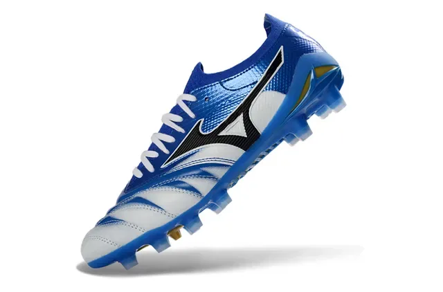 Mizuno Bleu Blanc Chaussures de football à tige basse en maille avec overlays synthétiques motif ondulé pour terrain ferme 3