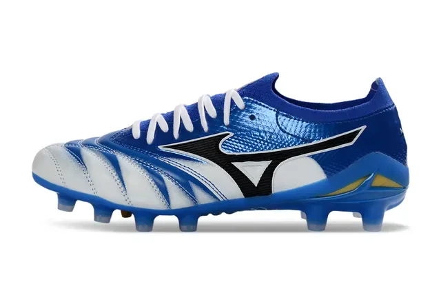 Mizuno Bleu Blanc Chaussures de football à tige basse en maille avec overlays synthétiques motif ondulé pour terrain ferme 7