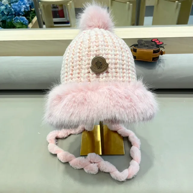 Moncler Gorro Bege Branco Grosso Acanalado com Borda de Pele 2