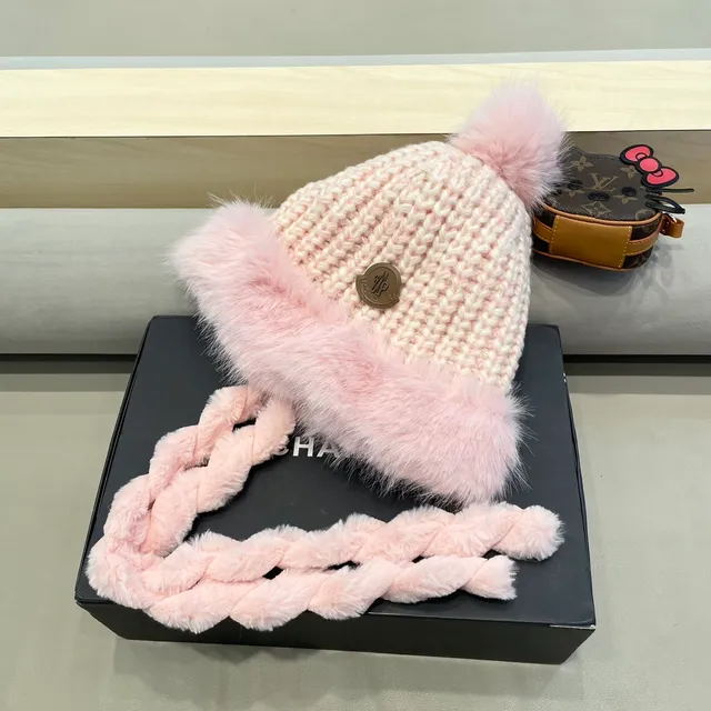 Moncler Gorro Bege Branco Grosso Acanalado com Borda de Pele 5