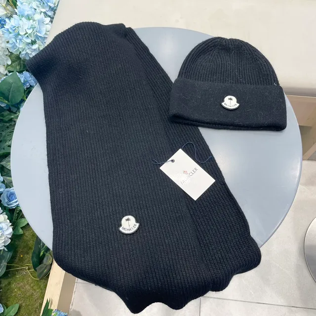 Moncler Cachecol de Cachemira Preto Tricô Acanalado com Emblema de Logotipo de Metal 7