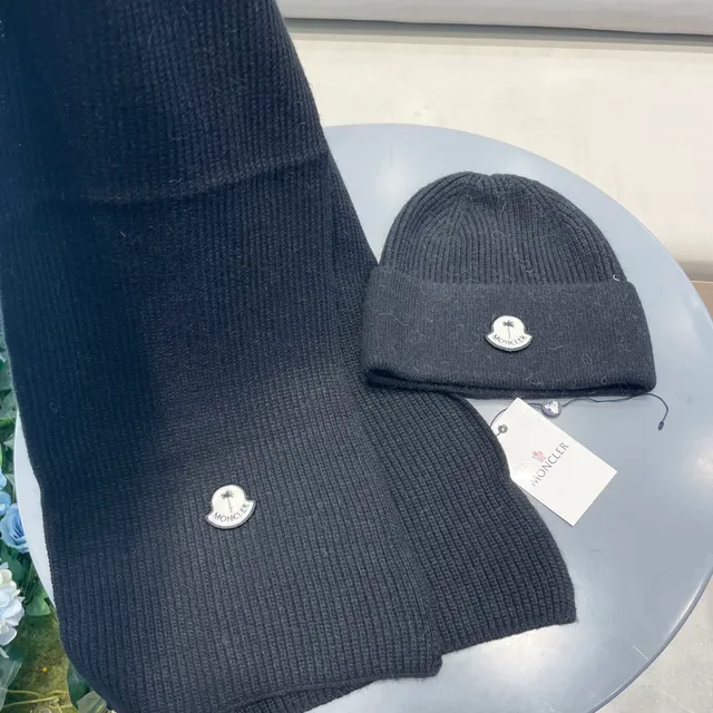 Moncler Cachecol de Cachemira Preto Tricô Acanalado com Emblema de Logotipo de Metal 8
