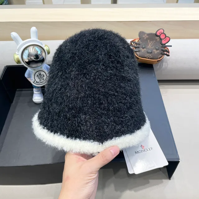 Moncler Black White Fuzzy Texture Trim Beret 7