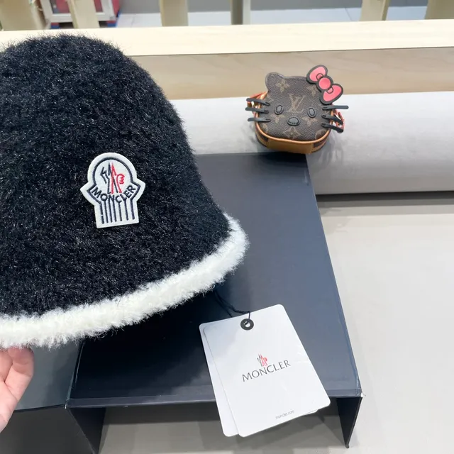 Moncler Black White Fuzzy Texture Trim Beret 8