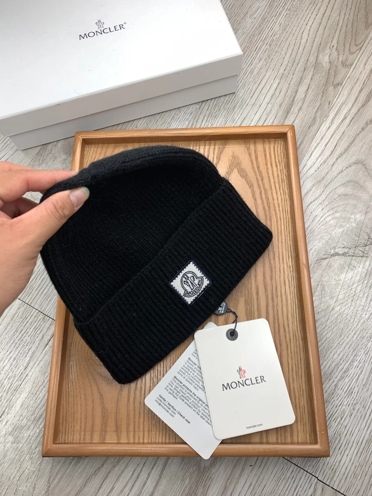 Moncler Noir Blanc Tricot Côtelé Ourlet Plié Bonnet 7