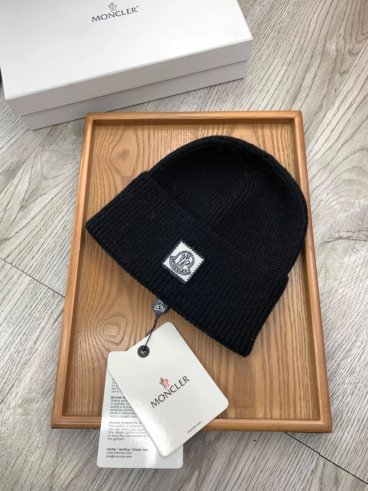 Moncler Noir Blanc Tricot Côtelé Ourlet Plié Bonnet 9